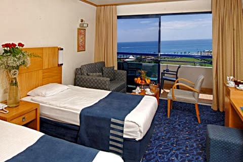 imagini hotel TITANIC LARA